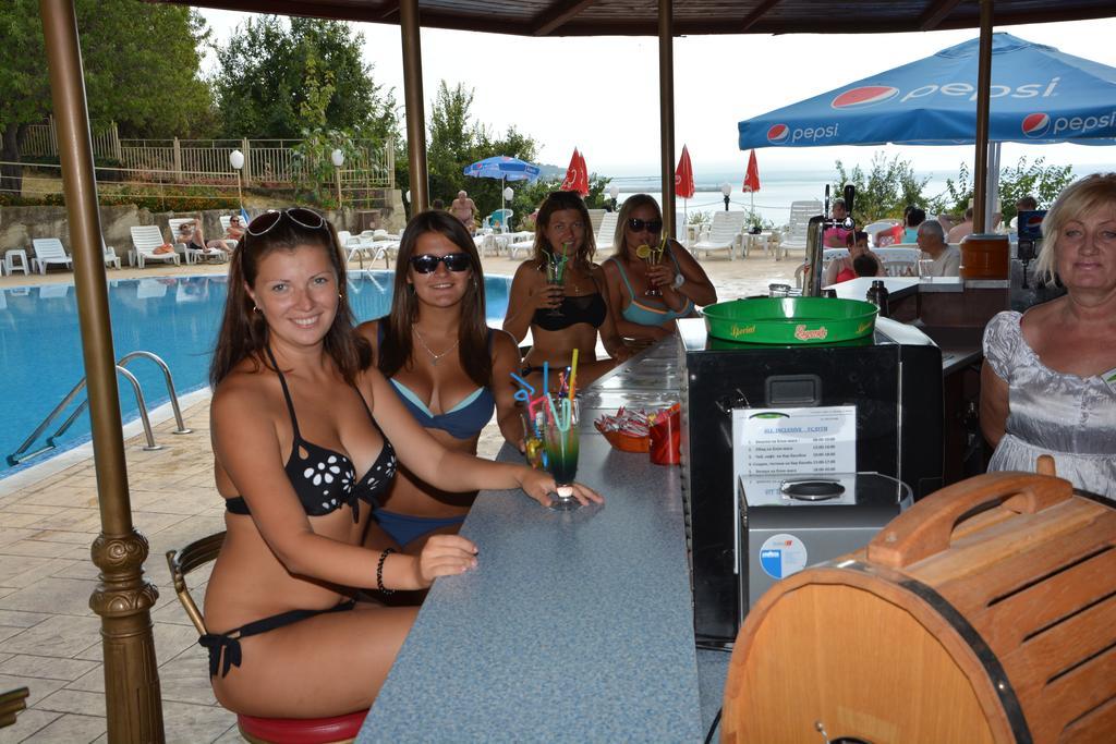 Ahilea Hotel - Free Pool Access Balchik Exterior photo
