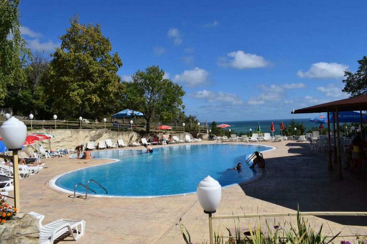 Ahilea Hotel - Free Pool Access Balchik Exterior photo